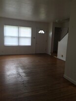 1235 W Mullan Ave in Waterloo, IA - Building Photo