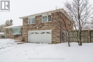 2 Millgate Crescent in Toronto, ON - Building Photo