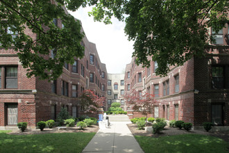 Ivy at Ridgewood in Chicago, IL - Building Photo - Building Photo