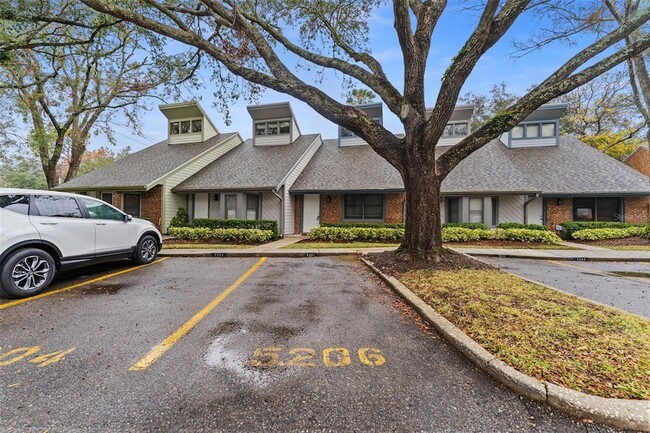 5206 Pine Mill Ct, Unit 3 in Temple Terrace, FL - Building Photo - Building Photo