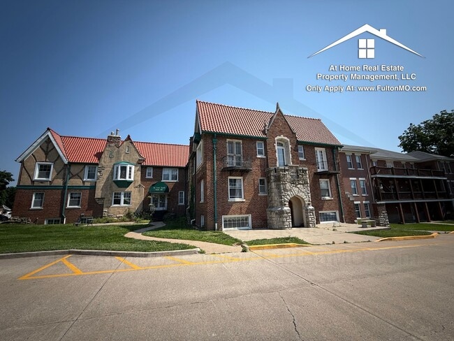 103 E 10th St in Fulton, MO - Building Photo - Building Photo