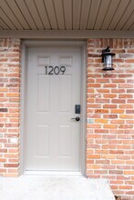 1209 E Dawn Dr in Terre Haute, IN - Foto de edificio - Building Photo