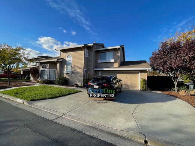 1053 Oakleaf Ct in Concord, CA - Foto de edificio - Building Photo