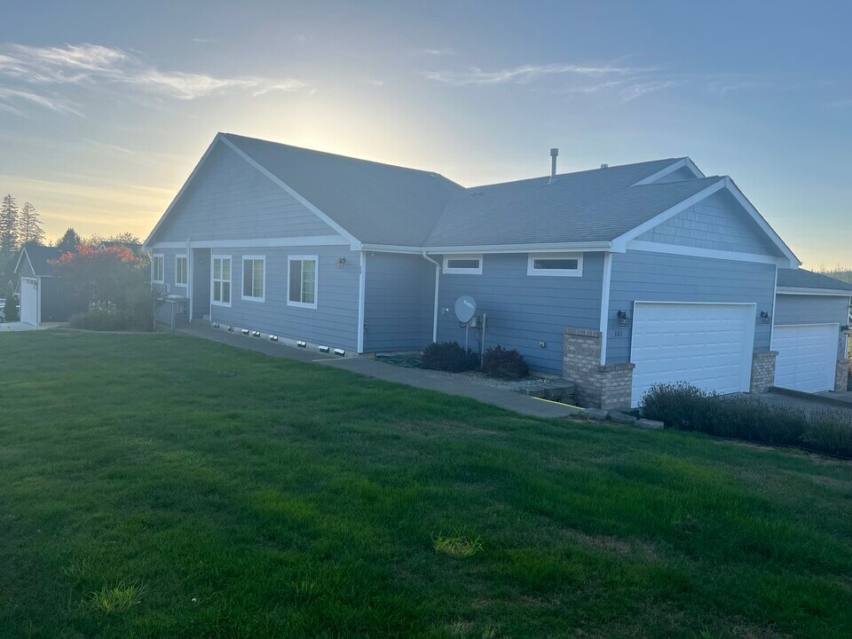 301 Brant Ln in Hoquiam, WA - Building Photo