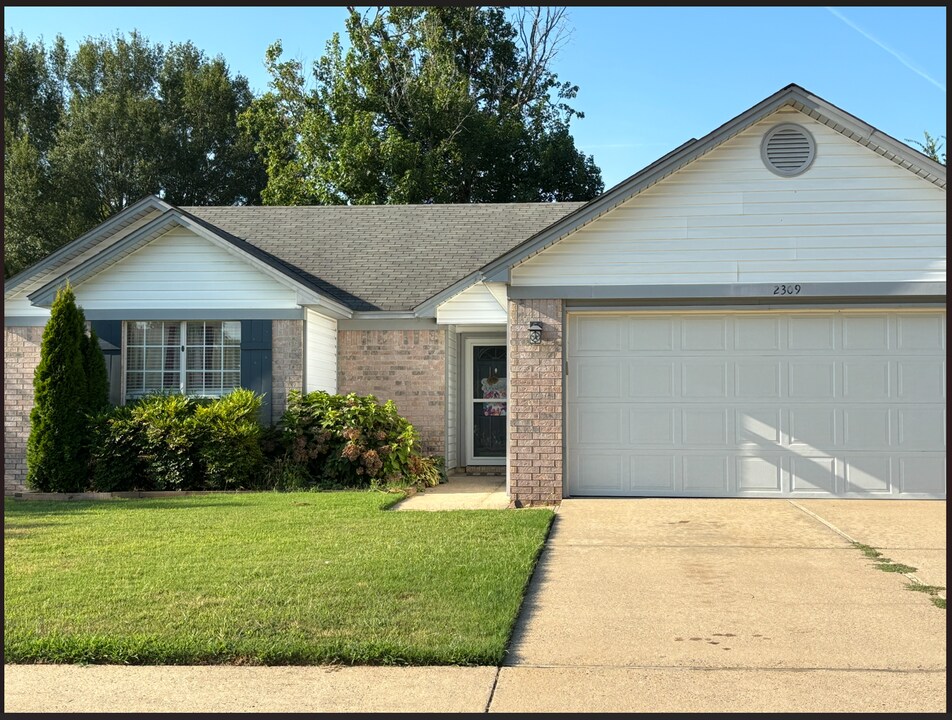 2309 Greenleaf Dr in Bryant, AR - Building Photo