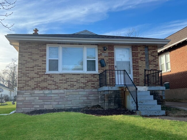 property at 1509 Collins Ave