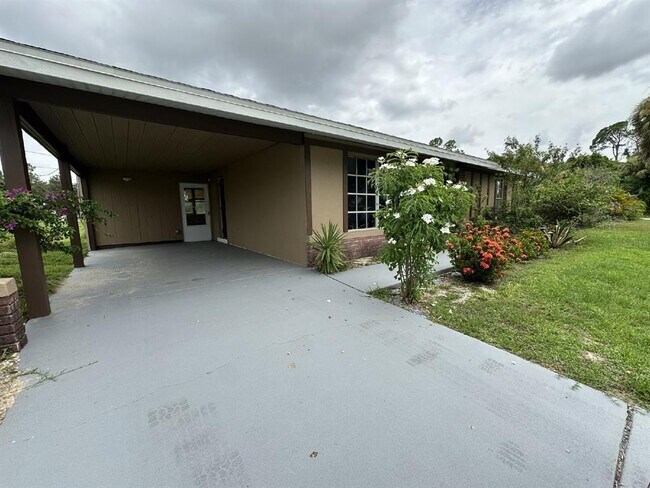 2330 Lee Terrace in Port Charlotte, FL - Building Photo - Building Photo