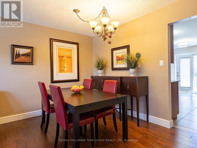 122 Fletcher St in Bradford West Gwillimbury, ON - Building Photo - Building Photo