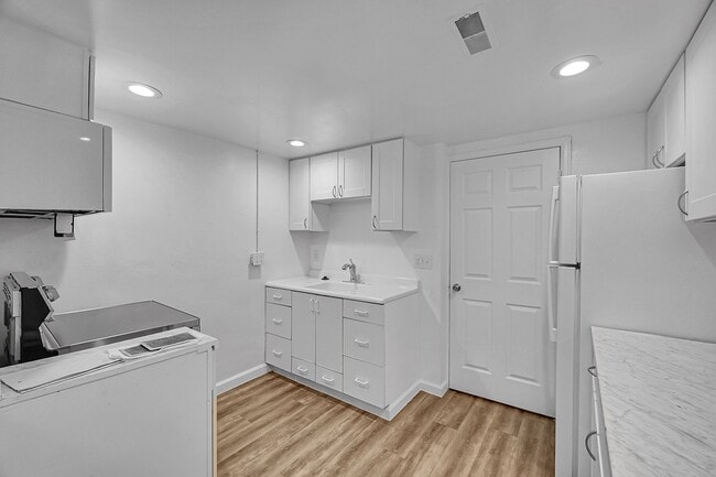 property at 2143 S Acoma St