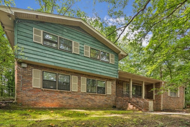 property at 2600 Lantern Ln