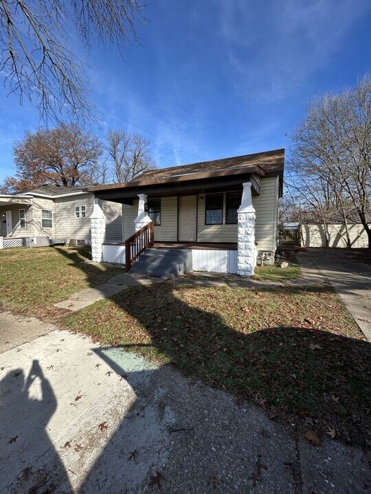 910 N Grand St in Pittsburg, KS - Building Photo