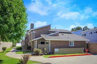 369 W Bay St in Costa Mesa, CA - Building Photo