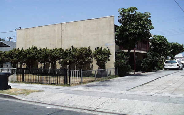 4517 W 16th Pl in Los Angeles, CA - Building Photo