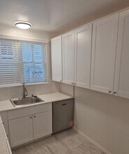 8561 Holloway Dr in West Hollywood, CA - Building Photo - Building Photo
