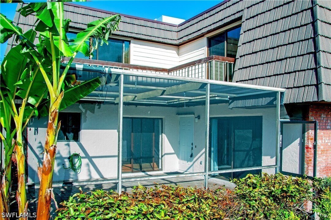 148 Lake Point Ln in Naples, FL - Foto de edificio
