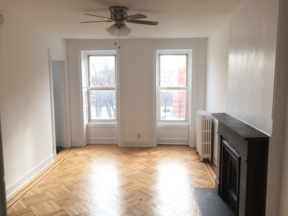 111 Halsey St in Brooklyn, NY - Building Photo