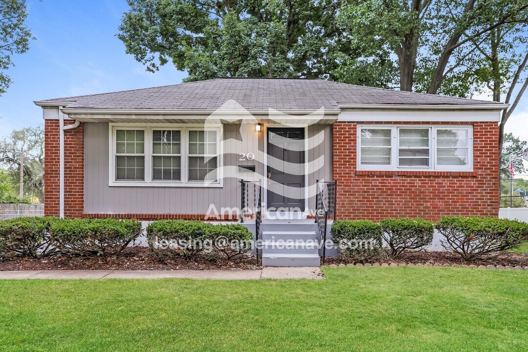 20 Regina Ct in Florissant, MO - Foto de edificio