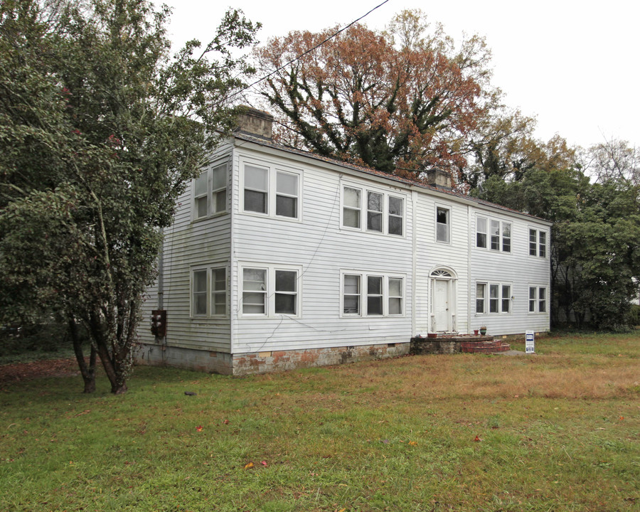 591 SE Colonial Cir in Marietta, GA - Foto de edificio