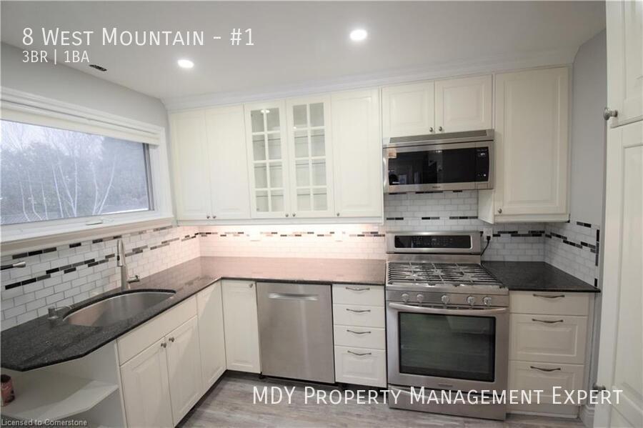 8 Mountain in Hamilton, ON - Building Photo