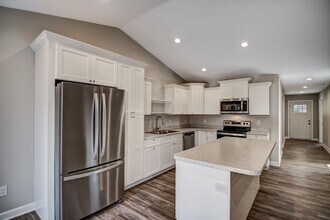 1617 Charleston Dr in New Richmond, WI - Building Photo - Building Photo