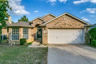 2408 Graystone Ln in Corinth, TX - Building Photo