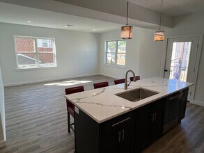 118 Stuyvesant Ave, Unit Unit 3 in Lyndhurst, NJ - Building Photo - Building Photo