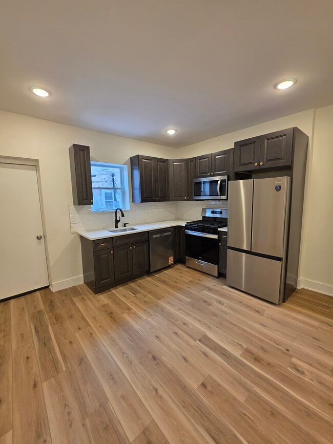 1351 S 31st St in Philadelphia, PA - Foto de edificio - Building Photo