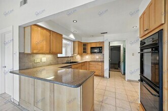 1903 Reverchon Dr in Arlington, TX - Building Photo - Building Photo