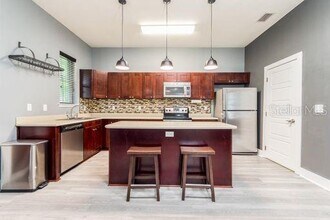 321 NW 7th Terrace in Gainesville, FL - Foto de edificio - Building Photo