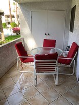 5301 E Waverly Dr, Unit 217 in Palm Springs, CA - Building Photo