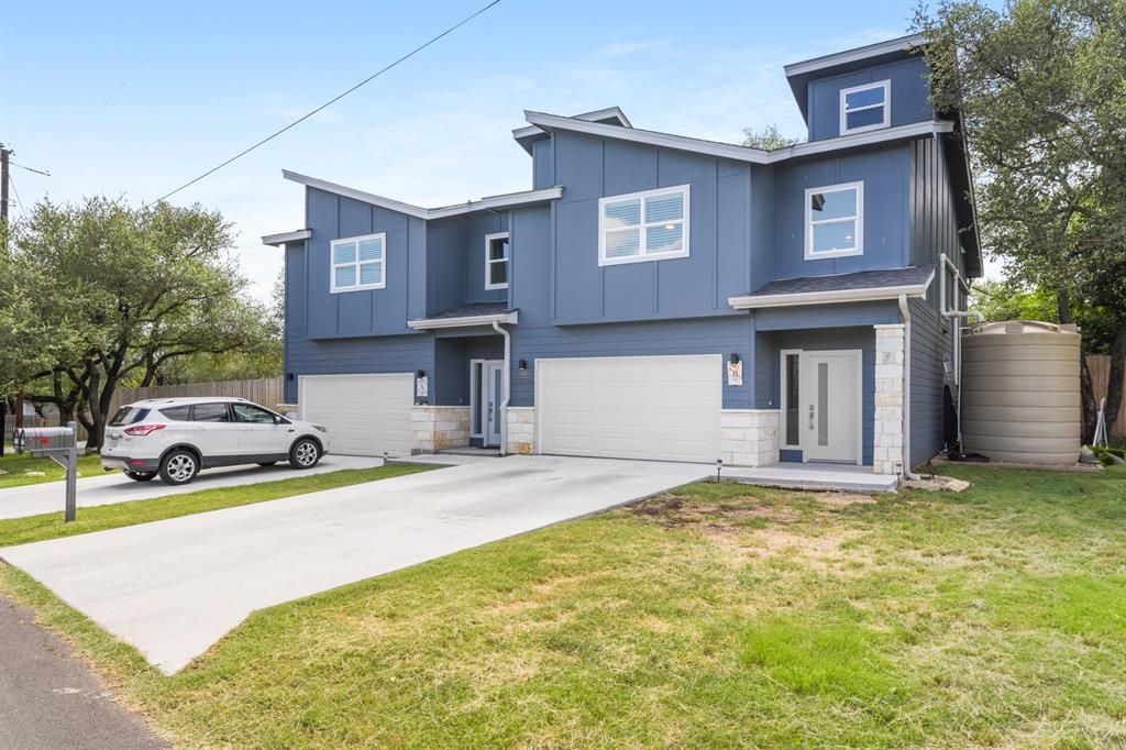 24700 Whitney Dr in Spicewood, TX - Building Photo