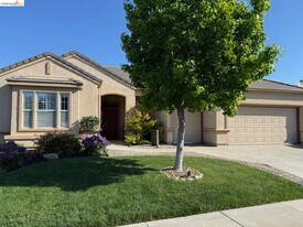 1550 Margil Way in Brentwood, CA - Building Photo