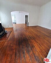 813 N Poinsettia Pl in Los Angeles, CA - Building Photo - Building Photo