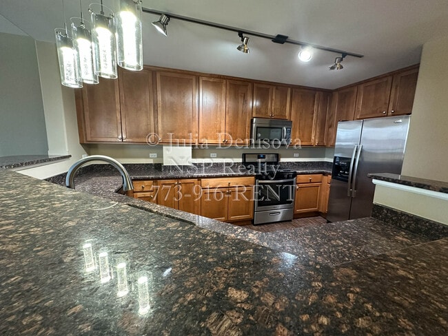 1 Itasca Pl, Unit 228 in Itasca, IL - Foto de edificio - Building Photo