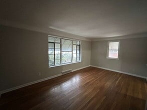 19181 Lakeshore Blvd in Euclid, OH - Building Photo - Building Photo