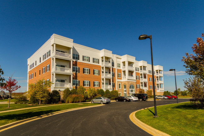 Carillon Club in Naperville, IL - Building Photo - Building Photo