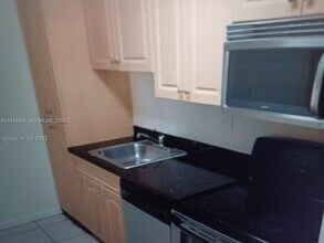 4330 NW 79th Ave in Doral, FL - Building Photo - Building Photo