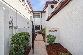 2590 Sykes Creek Dr in Merritt Island, FL - Building Photo - Building Photo