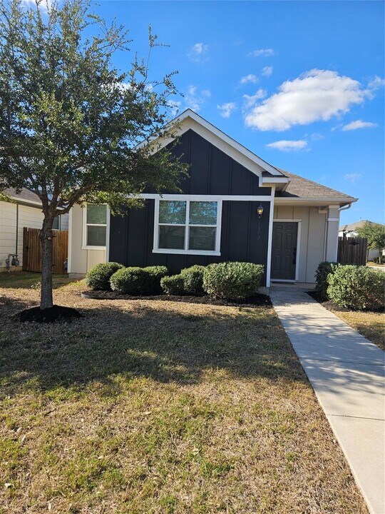 1802 Los Olivios Wy in Austin, TX - Building Photo