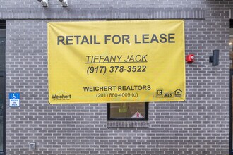 667 Grand St in Jersey City, NJ - Building Photo - Building Photo