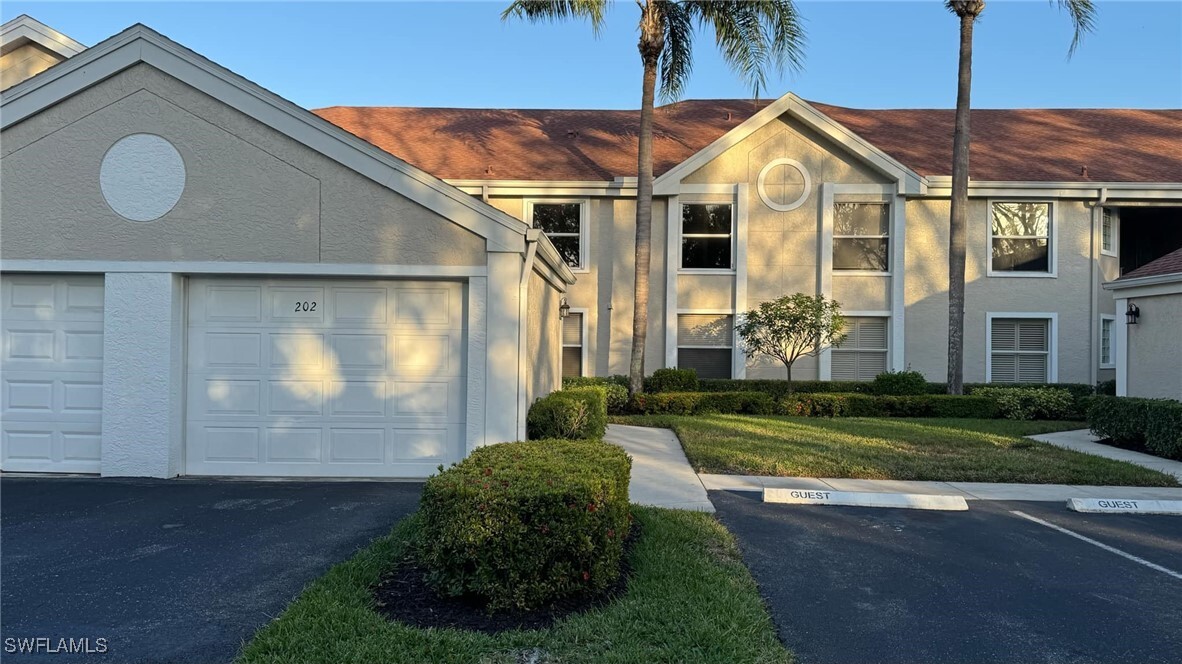 9828 Luna Cir in Naples, FL - Building Photo