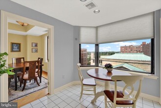 3704 N Charles St-Unit -904 in Baltimore, MD - Building Photo - Building Photo