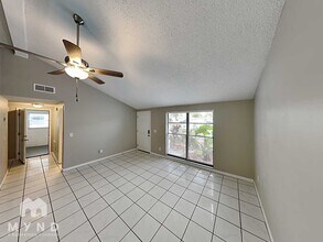 6701 Village Grove Ct in Tampa, FL - Building Photo - Building Photo