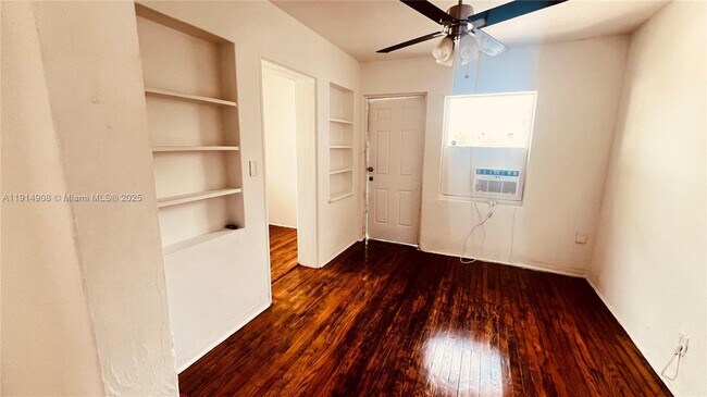 1845 Bay Rd in Miami Beach, FL - Building Photo - Building Photo