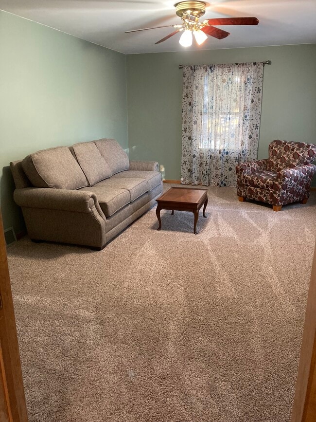 1204 Hill Ave in Spirit Lake, IA - Building Photo - Building Photo