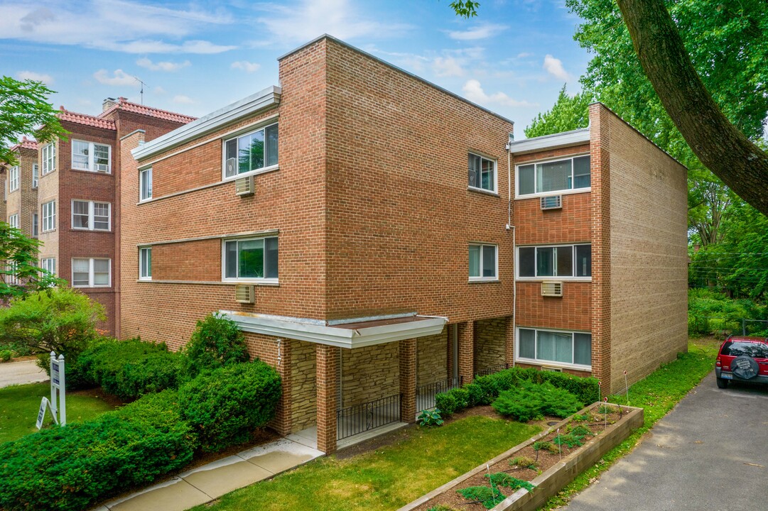 717 Emerson St. in Evanston, IL - Foto de edificio