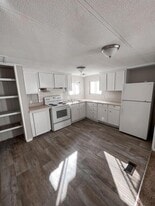 2496 W Highway 98 in Mary Esther, FL - Building Photo