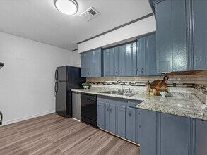 7938 Hammerly Blvd in Houston, TX - Building Photo - Building Photo