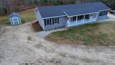 249 Joe Berry Rd in Cornish, ME - Foto de edificio - Building Photo