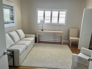 579 NE Plantation Rd in Stuart, FL - Foto de edificio - Building Photo
